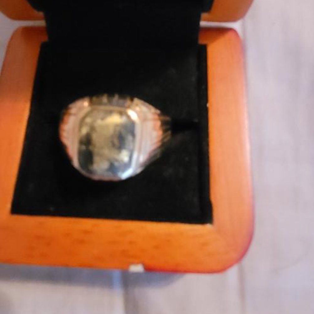 Men's 14K yellow gold in quartz ring  Sz. 13